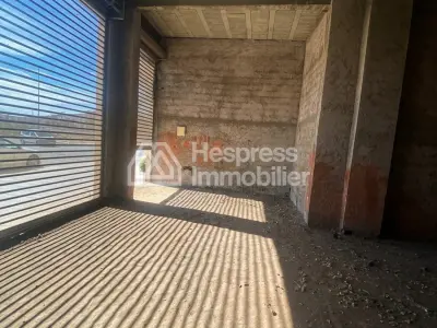 Commercial premises for sale at Route de Safi . Area 145 m². Double glazing and reinforced door.