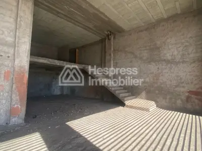 Commercial premises for sale at Route de Safi . Area 145 m². Double glazing and reinforced door.