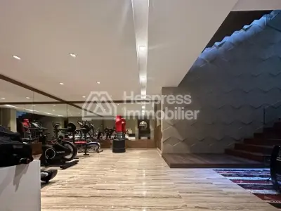 منزل رائع للبيع في أملكيس. سبع غرف واسعة. تراس وحديقة