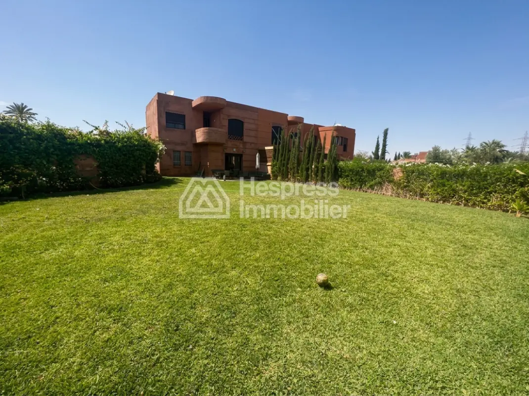 Splendide villa à vendre à Route de Fez. 5 pièces. Concierge et climatisation