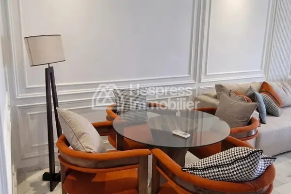 Bel appartement en location à Agdal. 3 pièces confortables. Meublé