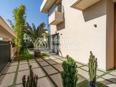 Luxury villa for sale on Route de Tahanaout. 4 beautiful bedrooms. Satellite dish and reinforced door.