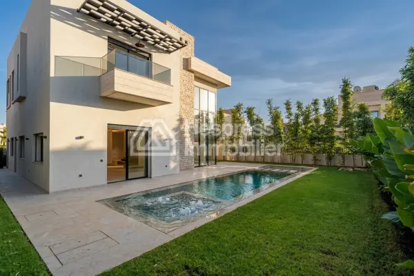 Luxury villa for sale on Route de Tahanaout. 4 beautiful bedrooms. Satellite dish and reinforced door.