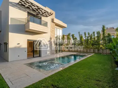 Luxury villa for sale on Route de Tahanaout. 4 beautiful bedrooms. Satellite dish and reinforced door.