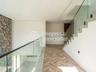 Luxury villa for sale on Route de Tahanaout. 4 beautiful bedrooms. Satellite dish and reinforced door.