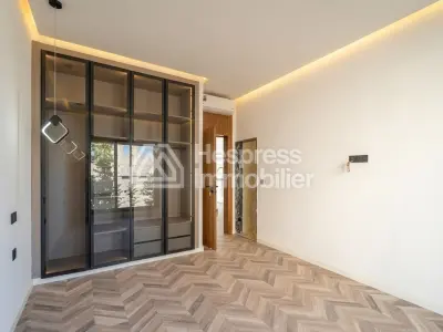 Luxury villa for sale on Route de Tahanaout. 4 beautiful bedrooms. Satellite dish and reinforced door.