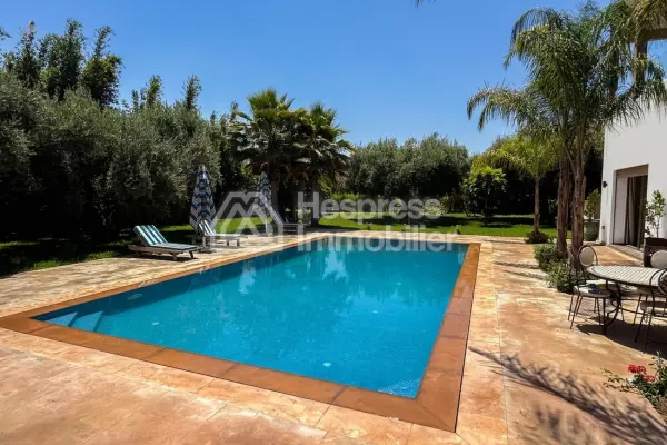 Villa atlas en vente a marrakech route de fez Titrée
