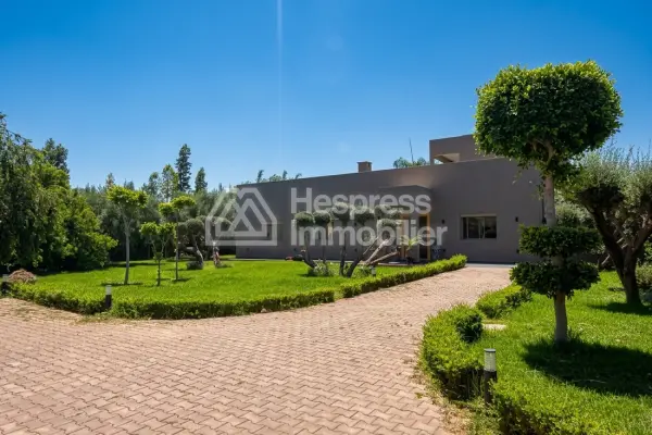 Villa atlas en vente a marrakech route de fez Titrée