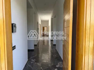 Villa atlas en vente a marrakech route de fez Titrée