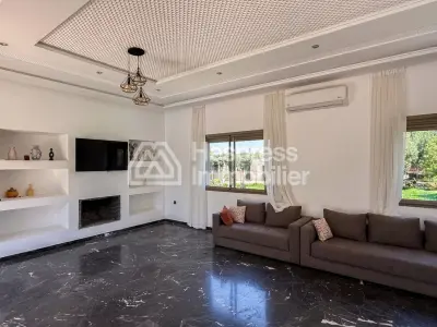 Villa atlas en vente a marrakech route de fez Titrée