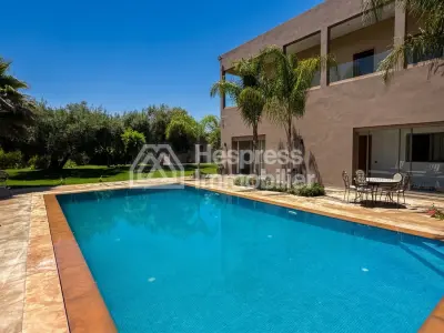 Villa atlas en vente a marrakech route de fez Titrée