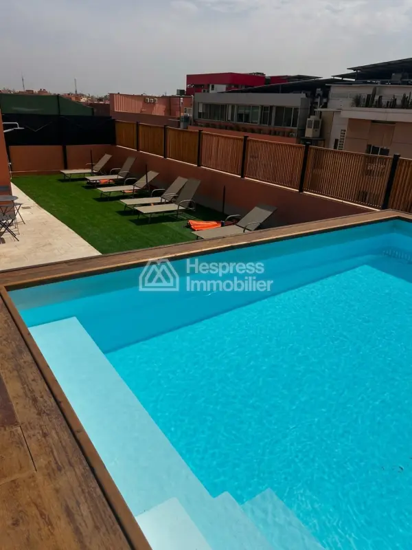 Apartment with Rooftop Pool