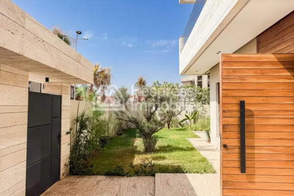 Villa de luxe Finition Haut Standin Bien Exposée
