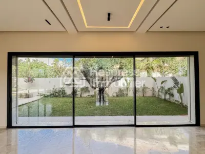 Villa de luxe Finition Haut Standin Bien Exposée