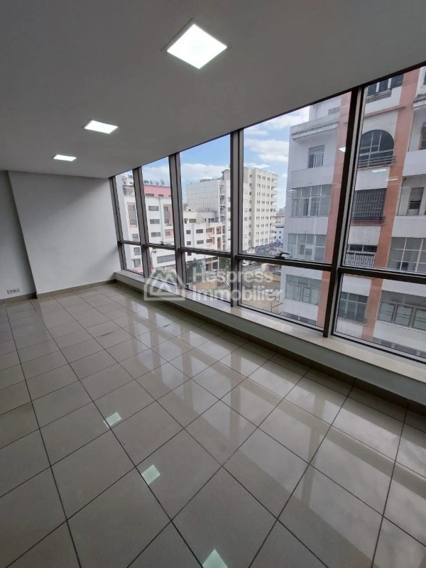 Bureau à louer, 100m² à Casablanca