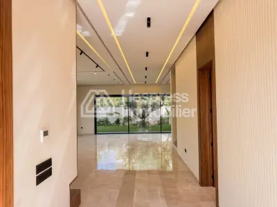Villa de luxe Finition Haut Standin Bien Exposée