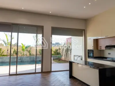 Villa récemment construite par le propriétaire