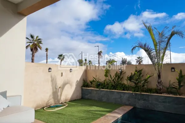 Villa récemment construite par le propriétaire