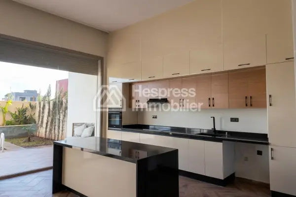 Villa récemment construite par le propriétaire