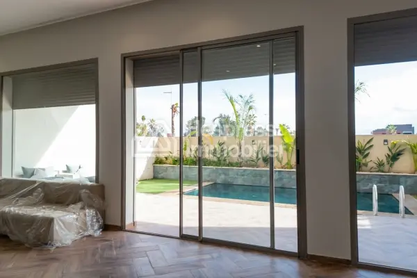 Villa récemment construite par le propriétaire