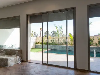 Villa récemment construite par le propriétaire