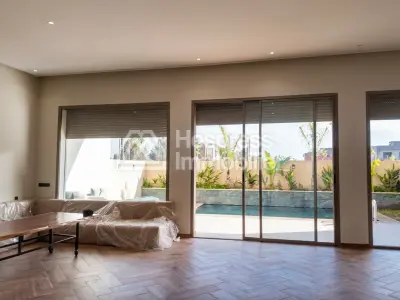 Villa récemment construite par le propriétaire