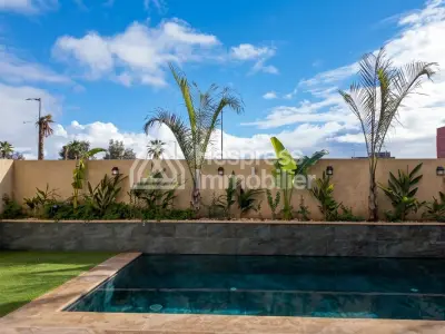 Villa récemment construite par le propriétaire