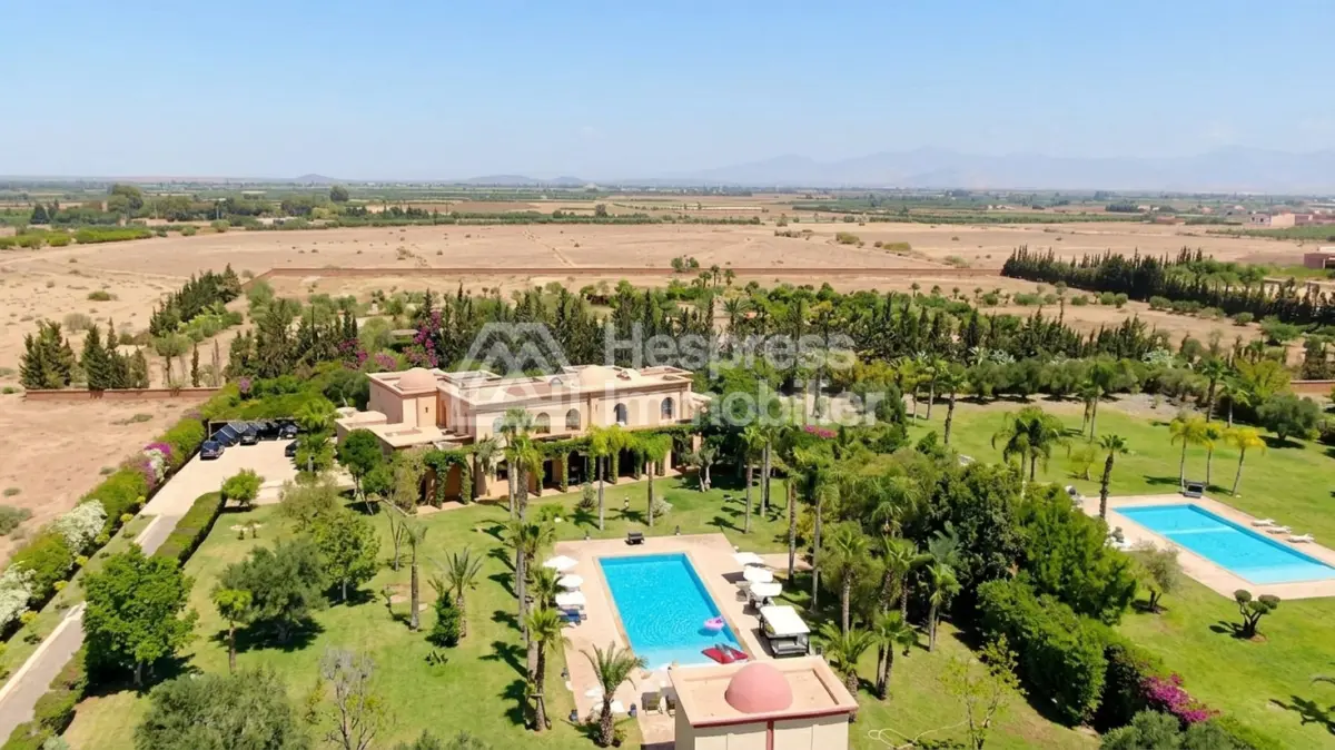 Demeure Luxueuse En Vente A Marrakech Avec VNA