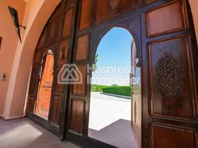 Demeure Luxueuse En Vente A Marrakech Avec VNA