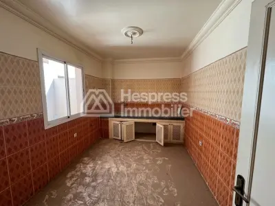 مبنى للبيع في سوكوما يضم 7 شقق و