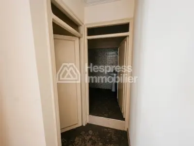 مبنى للبيع في سوكوما يضم 7 شقق و