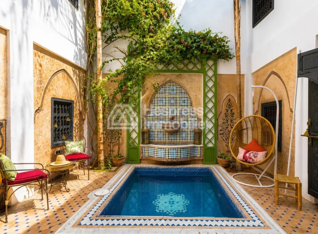 Riad titré avec bassin et terrasse à Bab Aylan