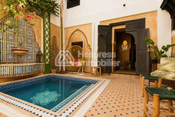 رياض مع سند ملكية، ومسبح وشرفة في باب أيلان