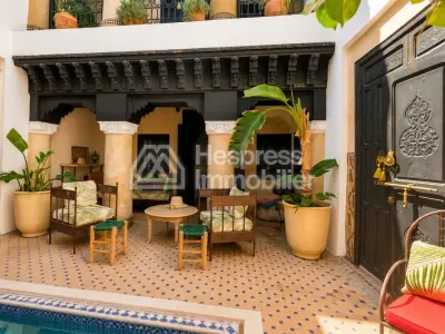 Riad titré avec bassin et terrasse à Bab Aylan
