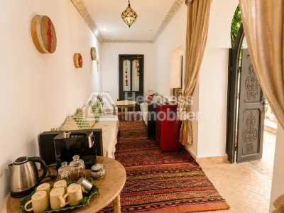 Riad titré avec bassin et terrasse à Bab Aylan