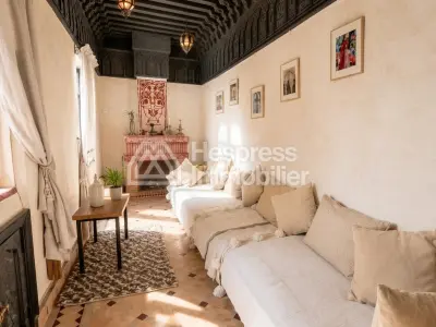Riad titré avec bassin et terrasse à Bab Aylan