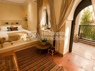 Riad titré avec bassin et terrasse à Bab Aylan