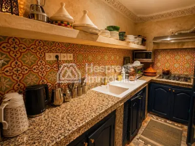 Riad titré avec bassin et terrasse à Bab Aylan