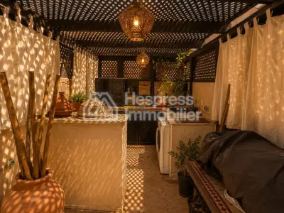 Riad titré avec bassin et terrasse à Bab Aylan