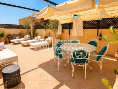 Riad titré avec bassin et terrasse à Bab Aylan