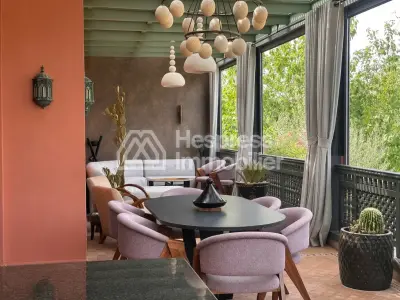 Appartement rénové avec vaste terrasse Palmeraie