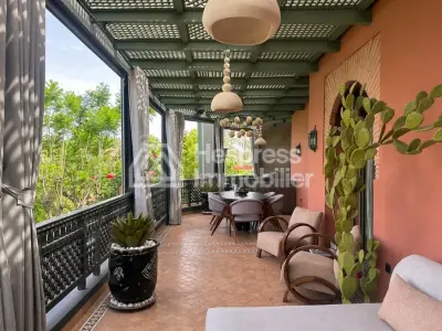 Appartement rénové avec vaste terrasse Palmeraie