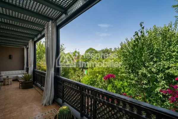 Appartement rénové avec vaste terrasse Palmeraie