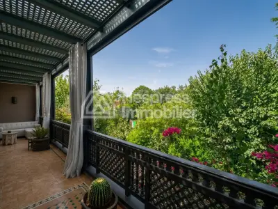 Appartement rénové avec vaste terrasse Palmeraie