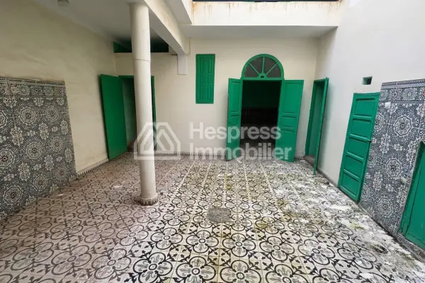 رياض معروض للبيع في أرست علي أو صالح