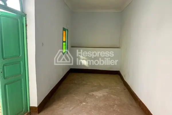 رياض معروض للبيع في أرست علي أو صالح