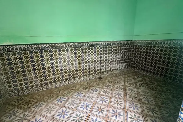 رياض معروض للبيع في أرست علي أو صالح