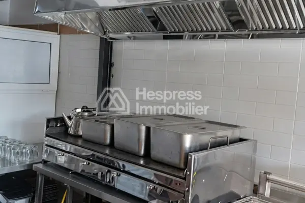 Well-equipped snack bar for rent in Abwab Gueliz