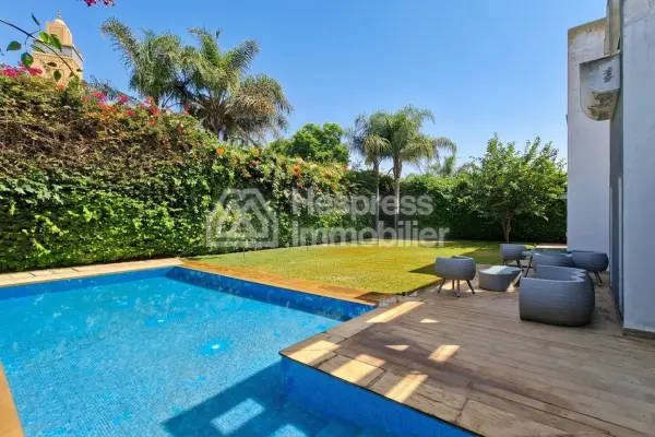 Villa 850 m², 4 bedrooms, large garden
