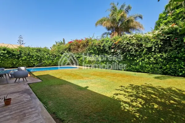 Villa 850 m², 4 bedrooms, large garden